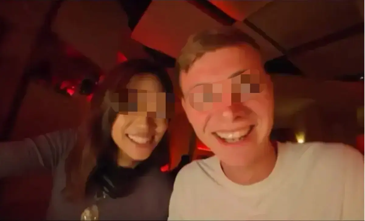 《西安麻辣烫女孩》无删减完整版在线看-海外UP主西安夜游意外纪录《西安麻辣烫女孩》全片首次公开-镜头外真实反应看哭网友原来藏着古城最暖的烟火