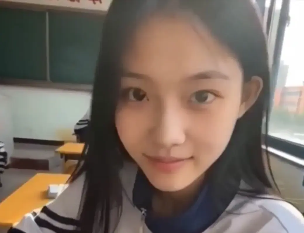 黄果AI短剧《我的十八岁女友》无删减版4K蓝光在线播放 - 追完又想谈恋爱了的高甜治愈结局 - 星空影院独家热播极速加载免费观看